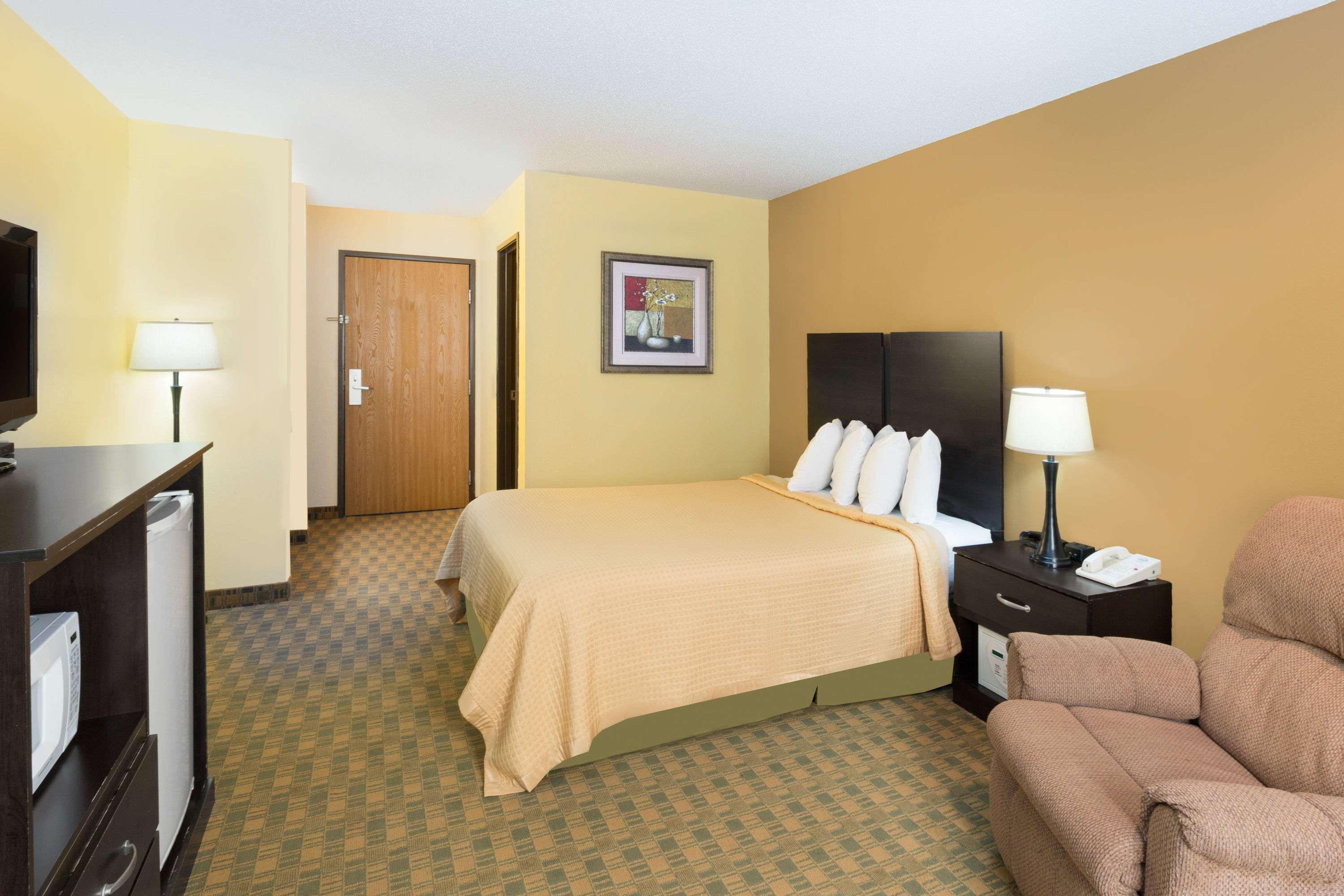 Econo Lodge Inn & Suites Yankton Eksteriør bilde