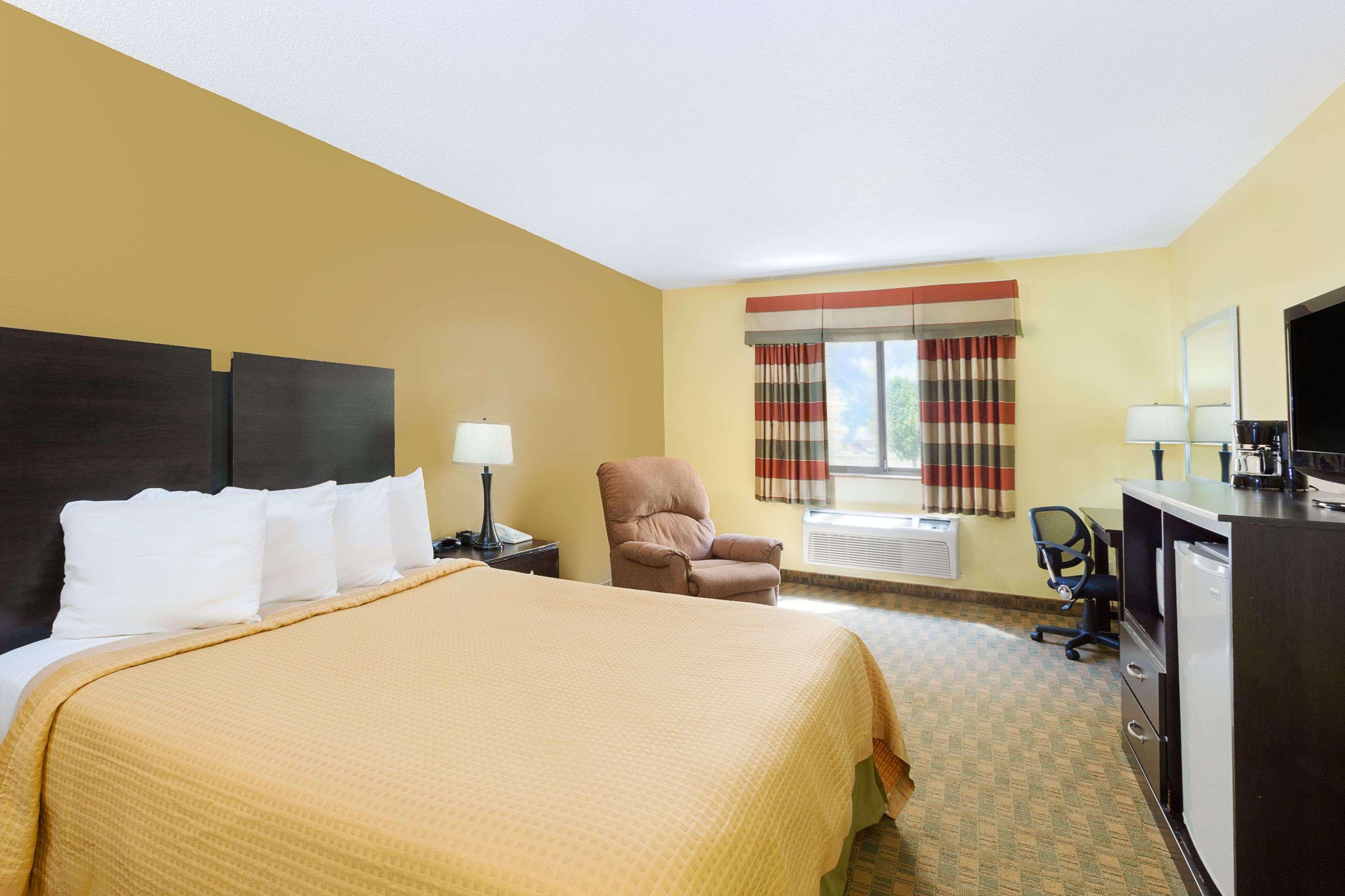 Econo Lodge Inn & Suites Yankton Eksteriør bilde