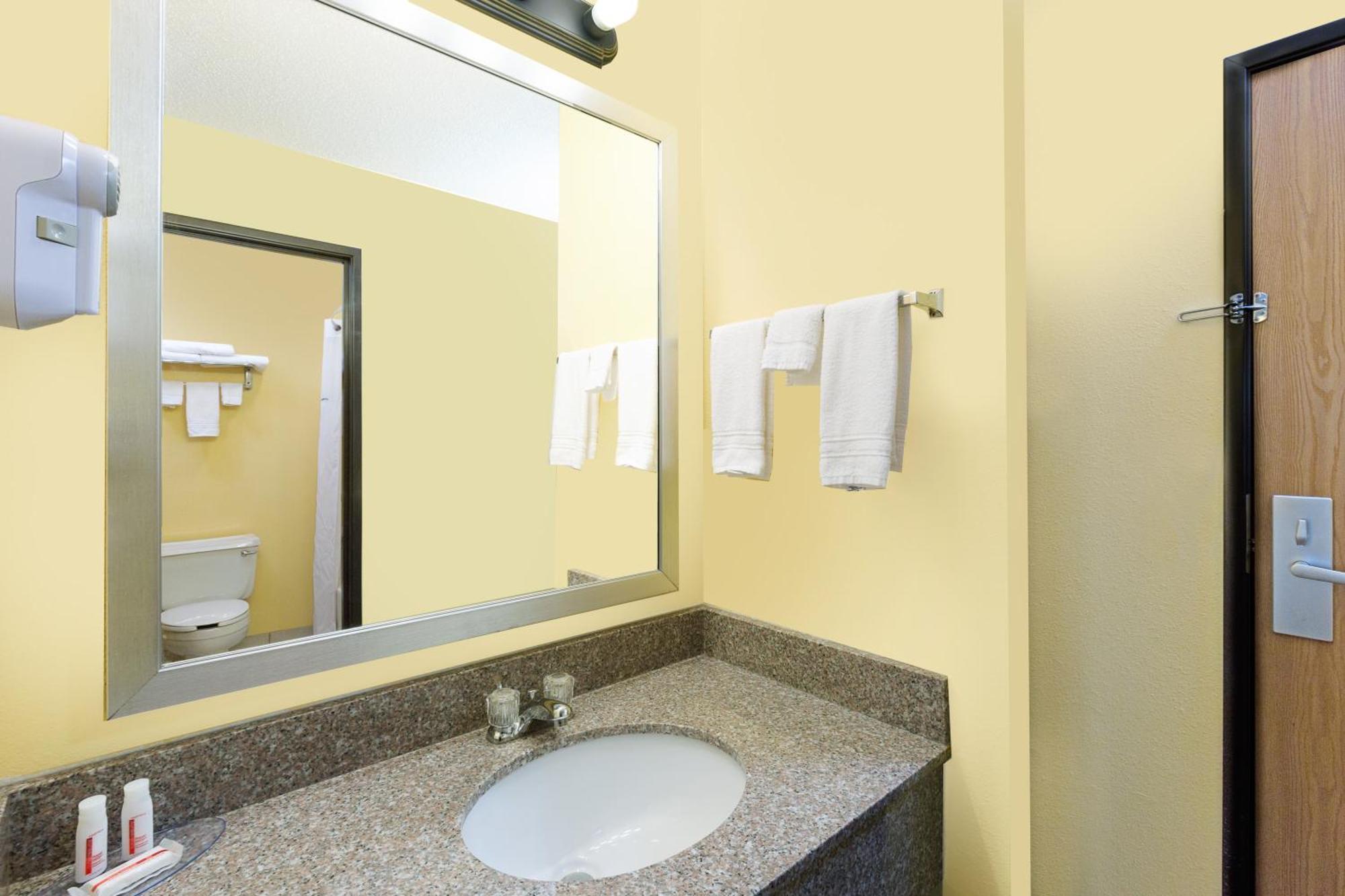 Econo Lodge Inn & Suites Yankton Rom bilde